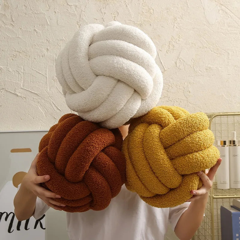 Knotted ball-shaped cushion